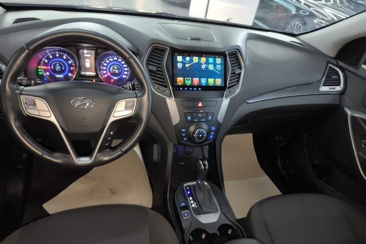 Used Hyundai Santa Fe 2013 2.4L Automatic 4x4 Comfort Edition
