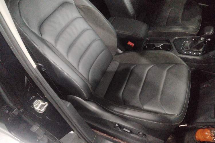 Used Volkswagen Tiguan L 2021 330TSI Automatic Two-Wheel Drive R-Line Enhanced Edition
