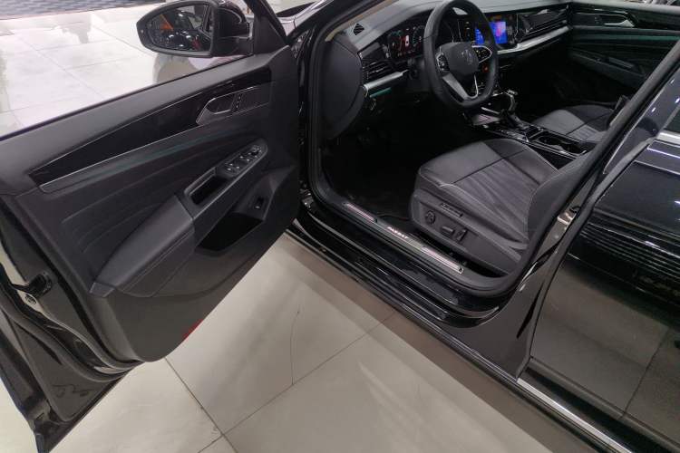 Used Volkswagen Passat 2023 Restyled 330TSI Starry Luxury Edition
