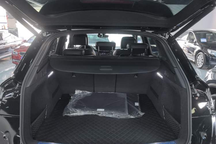 Used Audi Q5L 2025 quattro 45th Anniversary Edition 40 TFSI Luxury Dynamic Model
