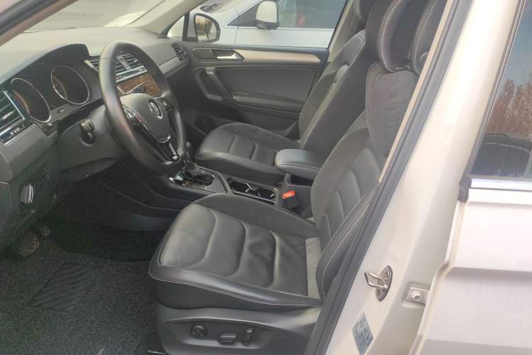 Used Volkswagen Tiguan L 2020 330TSI Automatic Two-Wheel Drive Smart Luxury Edition China VI Standard
