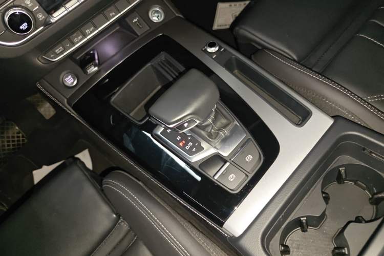 Used Audi Q5L 2021 40 TFSI Fashion Dynamic Model
