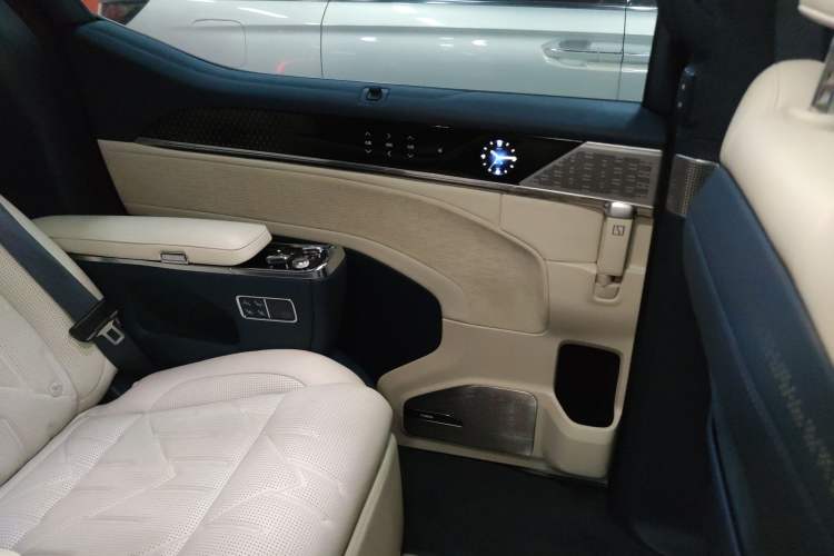 Used Zeekr 009 2024 Six-Seat Executive Version 4WD 108 kWh
