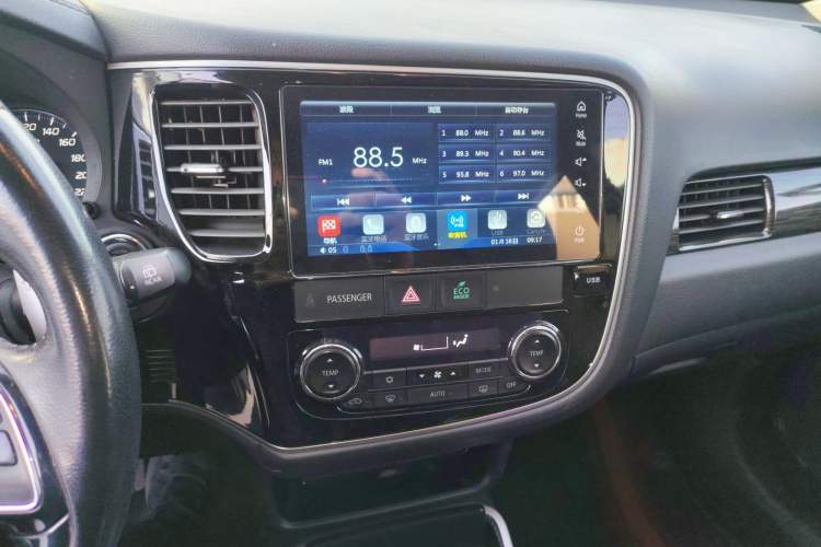 Used Mitsubishi Outlander 2019 2.4L 4x4 Zhi Xiang Edition 5 Seats China VI Standard
