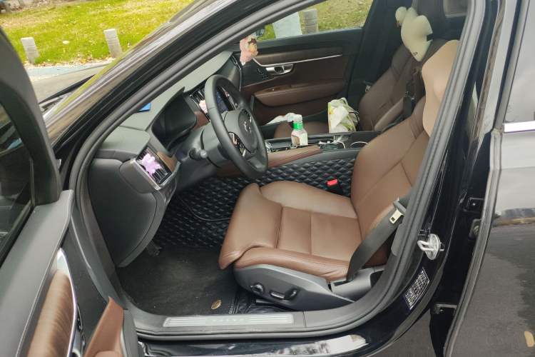 Used Volvo S90 2023 B5 Zhiyuan Luxury Edition
