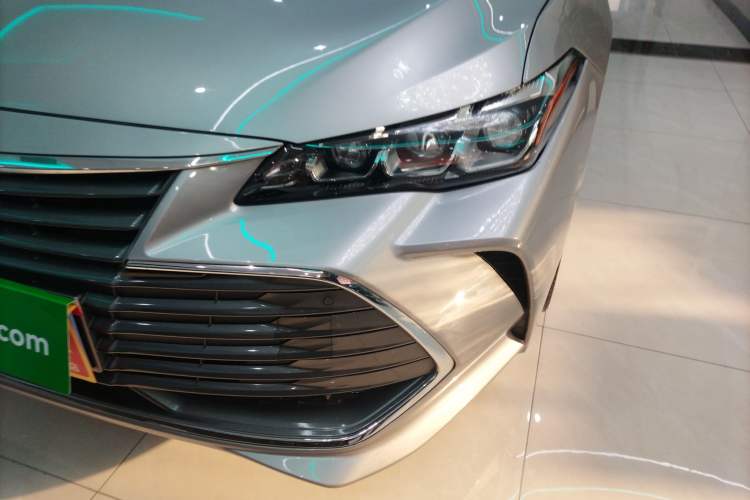 Used Toyota Avalon 2019 Dual-Engine 2.5L XLE Prestige Version China VI Standard
