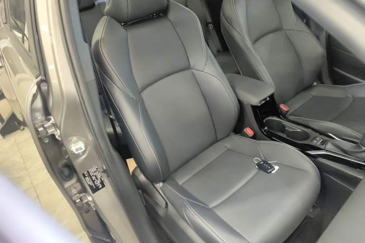 Used Toyota FRONTLANDER 2023 2.0L Smart Electric Hybrid Dual-Engine Deluxe Version
