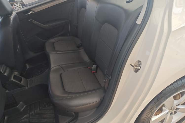 Used Volkswagen Santana 2015 1.6L Manual Comfort Edition