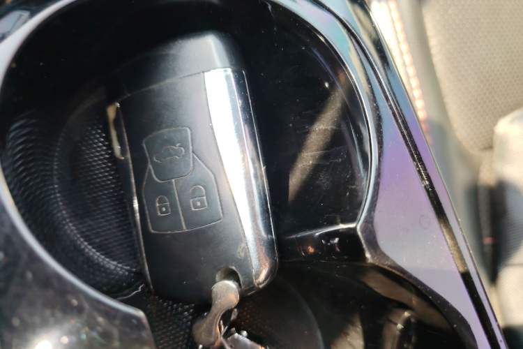 Used Geely Auto GX7 2015 Sports Edition 2.0L Automatic Luxury Upgrade Version China V Standard