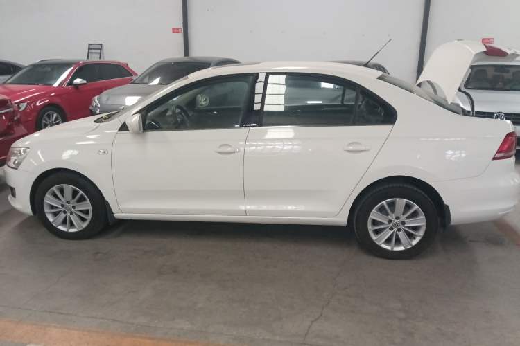 Used Volkswagen Santana 2015 1.6L Manual Luxury Edition
