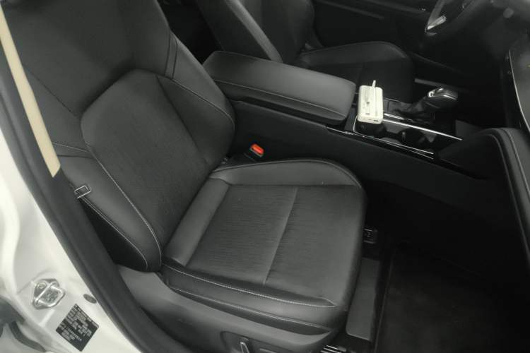 Used Toyota Camry 2024 Dual-Engine 2.5HG Prestige Edition
