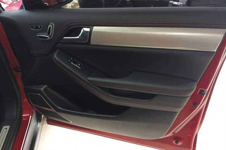 Used BYD Tang New Energy 2018 DM 2.0T All-Wheel Drive Smart Connectivity Luxury Model 7 Seats China V Emission Standard