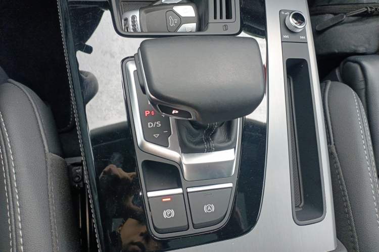 Used Audi Q5L 2021 40 TFSI Fashion Dynamic Model
