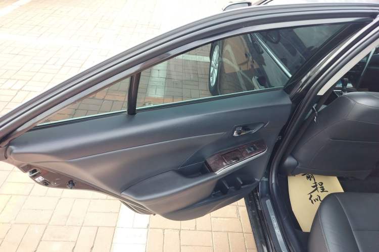 Used Toyota Camry 2016 2.0G 10th Anniversary Leading Edition
