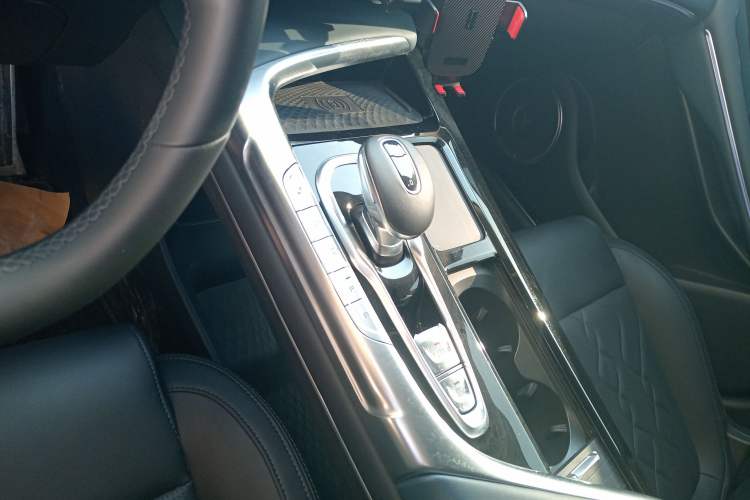 Used VOYAH FREE 2021 Four-Wheel Drive Standard Range-Extended Exclusive Luxury Package
