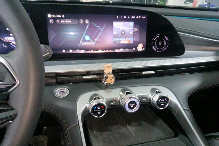 Used  Lingyun 2024 300T Two-Wheel Drive Starlight Edition
