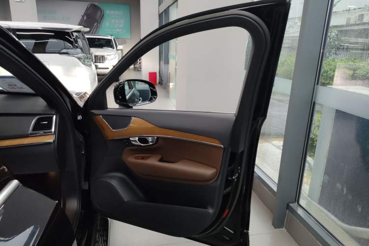 Used Volvo XC90 2022 B5 SmartDrive Luxury Edition 7 Seats
