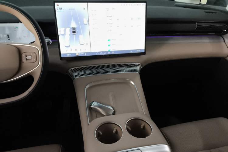 Used XPeng X9 2024 610 Long-Range Pro
