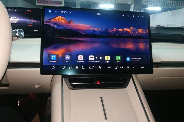 Used Hima Luxeed S7 2025 705 km Pro
