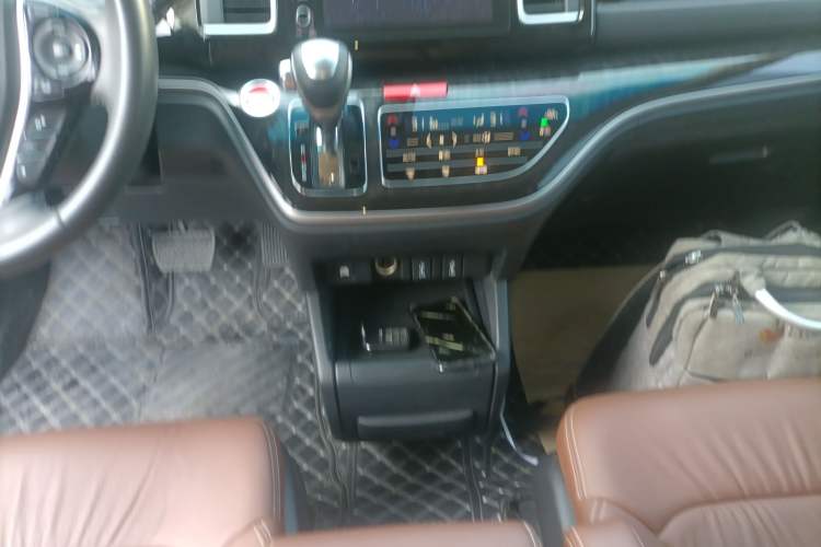 Used Honda Elysion 2019 2.0L Hybrid Supreme Edition
