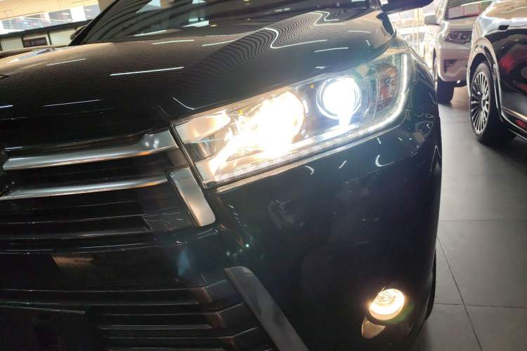 Used Toyota Highlander 2018 2.0T Four-Wheel Drive Prestige Version 7 Seats China V Emission Standard
