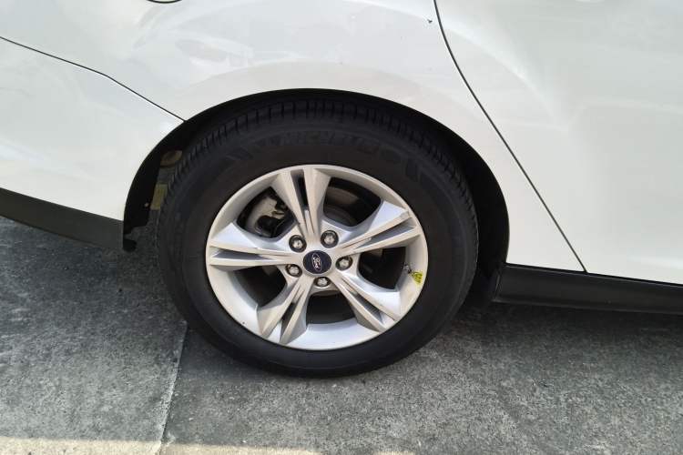 Used Ford Focus 2012 Sedan 1.6L Manual Fashion Edition
