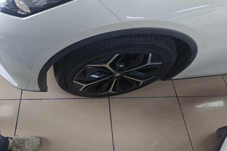 Used  SL03 2023 200Max Range-Extended Version
