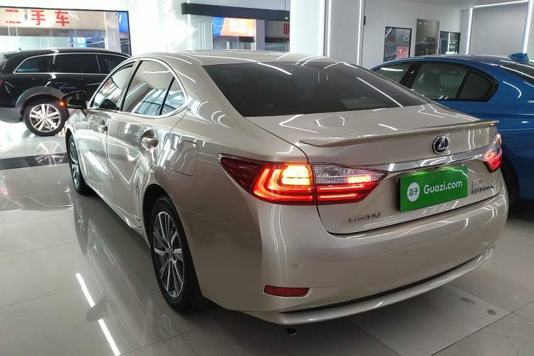 Used Lexus ES 2015 300h Comfort Edition
