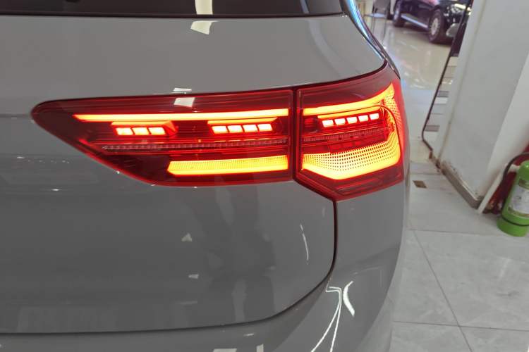 Used Volkswagen Golf 2023 Facelift 280TSI DSG R-Line
