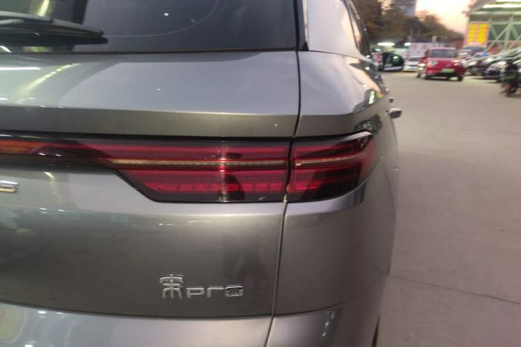 Used BYD Song Pro New Energy 2023 Champion Edition DM-i 71KM Navigation Model
