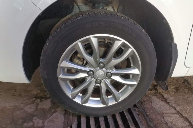 Used Geely Auto Vision 2019 Upgraded Model 1.5L Manual Luxury Version China VI Standard
