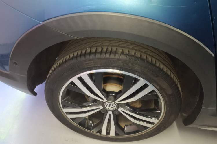 Used Volkswagen Touran 2018 Volkswagen Touran L 280TSI DSG Boundary Luxury Edition 7 Seats China VI Standard
