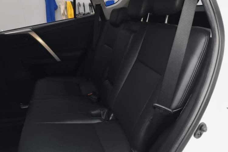 Used Toyota RAV4 2015 2.0L CVT Two-Wheel Drive Fashion Edition
