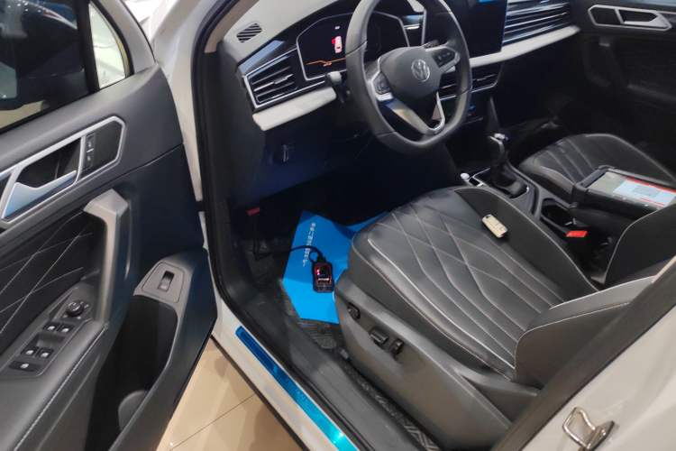 Used Volkswagen Tiguan L 2024 Outstanding Model 300TSI Automatic Two-Wheel Drive Longteng Edition
