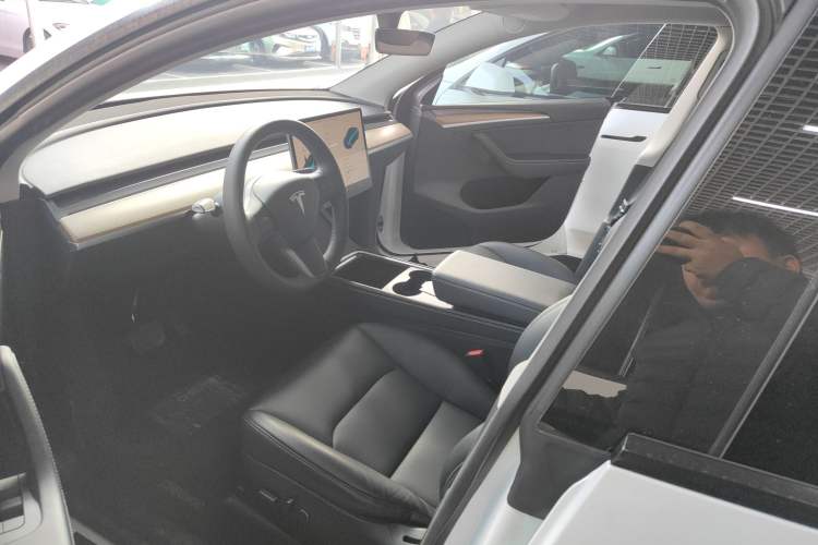 Used Tesla Model Y 2022 Rear-Wheel-Drive Version
