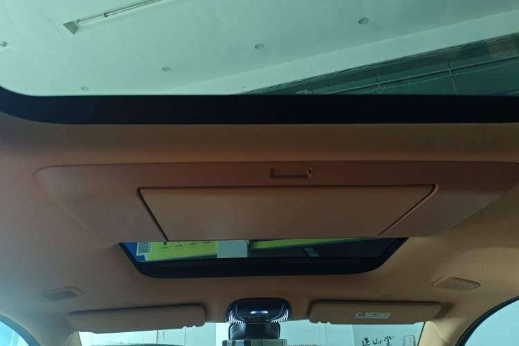 Used VOYAH Dream 2025 PHEV Four-Wheel Drive Prestige Kunpeng Edition
