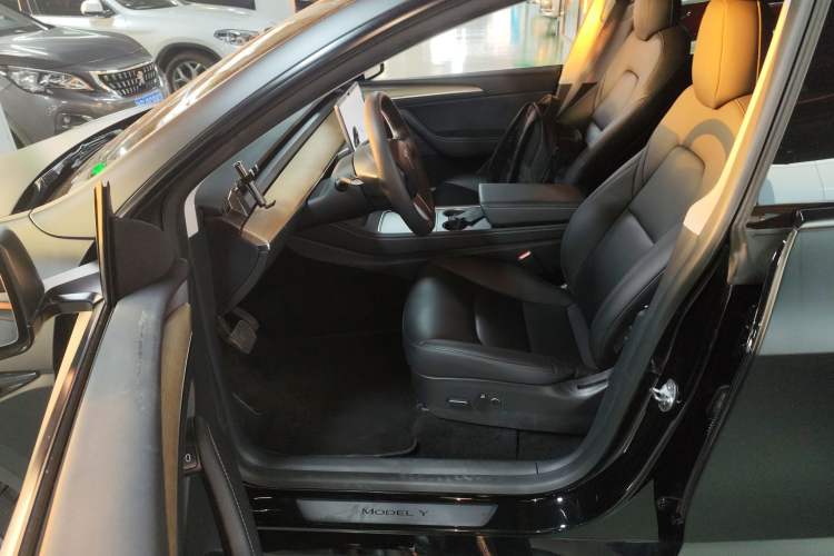 Used Tesla Model Y 2021 Long-Range All-Wheel-Drive Version 3D7
