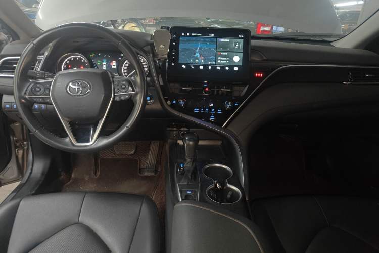 Used Toyota Camry 2021 2.0G Luxury Edition
