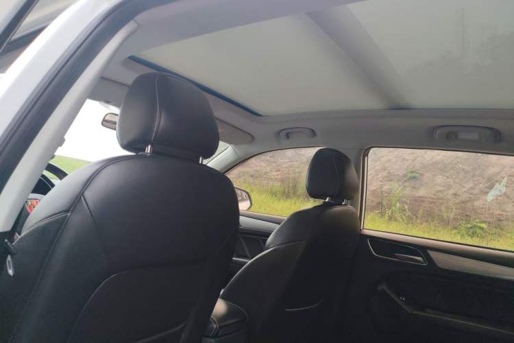 Used Roewe RX5 2016 20T Two-Wheel Drive Automatic Internet Smart Edition
