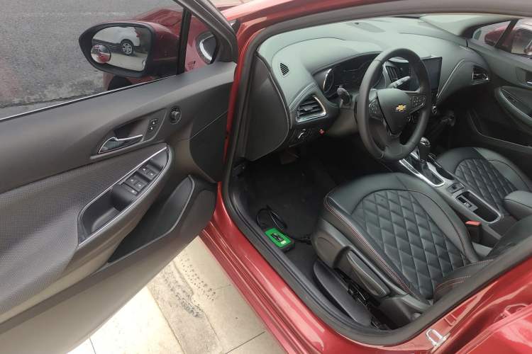 Used Chevrolet Cruze 2017 1.5L Automatic Pioneer Sunroof Edition
