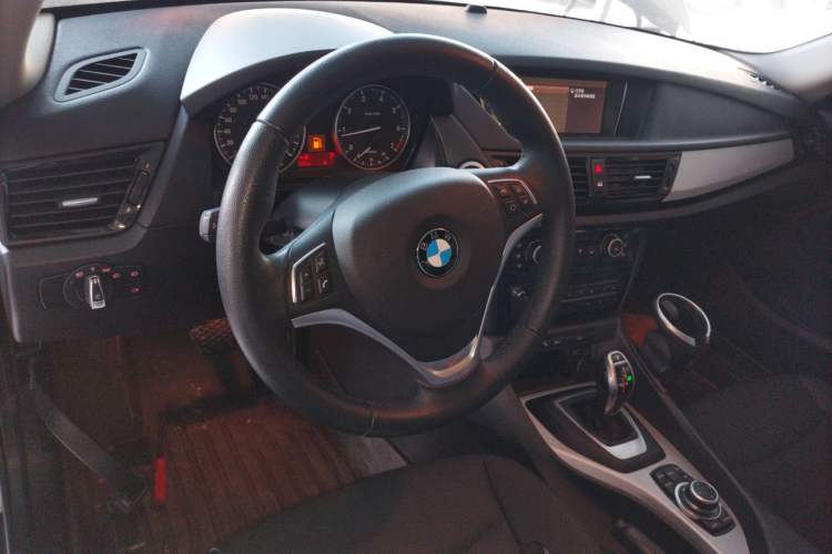 Used BMW X1 2014 sDrive18i Leading Model
