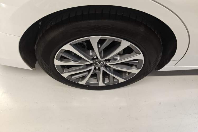 Used Lexus ES 2023 200 Excellence Edition
