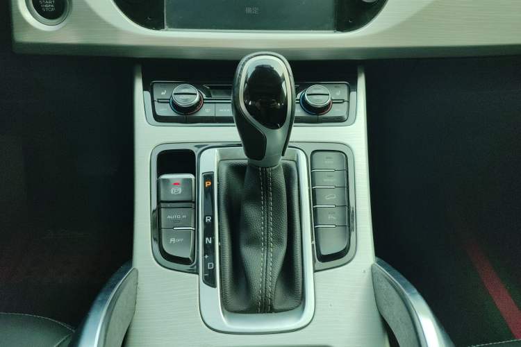 Used Geely Auto Emgrand X7 Sport 2018 1.8TD Automatic Two-Wheel Drive Smart 4G Connected Version