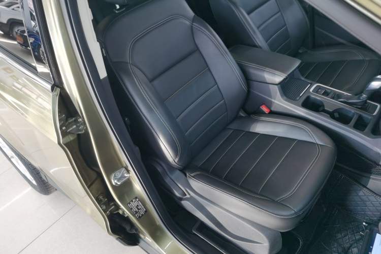 Used Ford Kuga 2018 EcoBoost 180 Two-Wheel-Drive Platinum Edition
