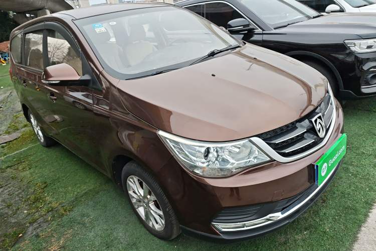 Used Baojun 730 2016 Revised 1.5L Manual Standard Version 7 Seats China V Emission Standard
