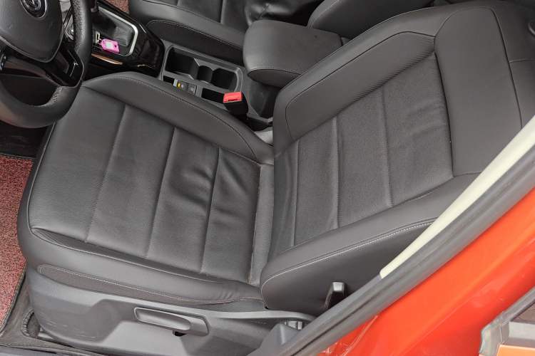 Used Volkswagen T-ROC 2018 280TSI DSG Two-Wheel-Drive Comfort Version China V Standard