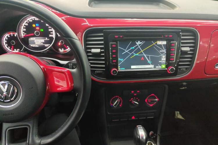 Used Volkswagen Beetle 2015 180TSI model
