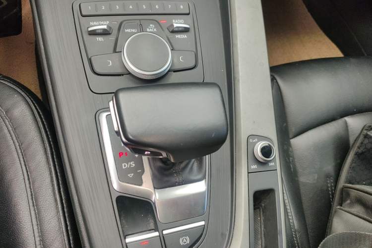 Used Audi A4L 2019 40 TFSI Ambition China VI
