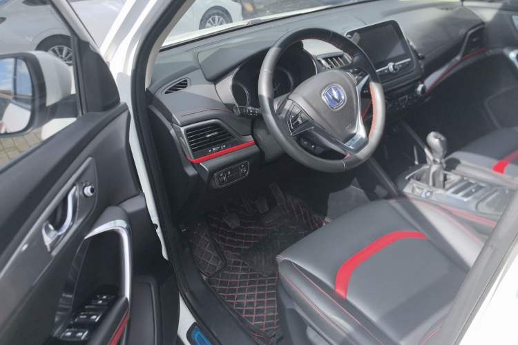 Used Changan CS55 2017 1.5T Manual Colorful Edition
