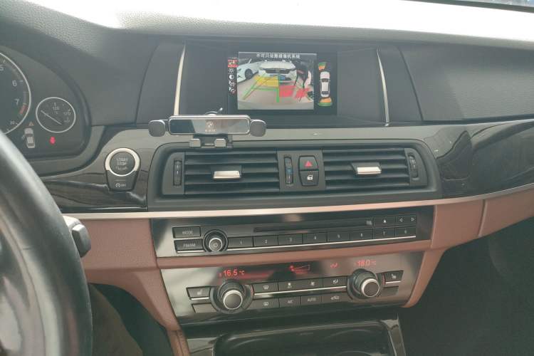 Used BMW 5 Series 2017 525Li Leading Model
